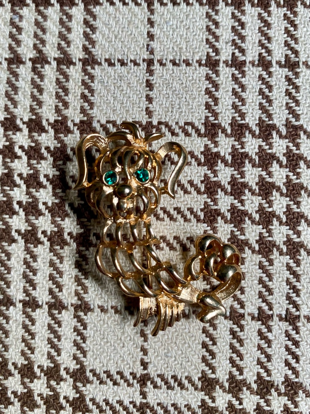 Avon Gold-Tone Cat Brooch with Green Crystal Eyes - Pets Cat Accessory